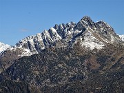 68 Zoom verso Pizzo del Becco e Corni di Sardegnana